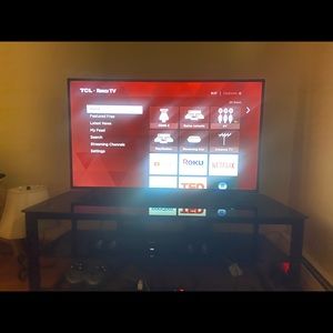55” 4K Roku t.v comes w/sound bar &black stand.